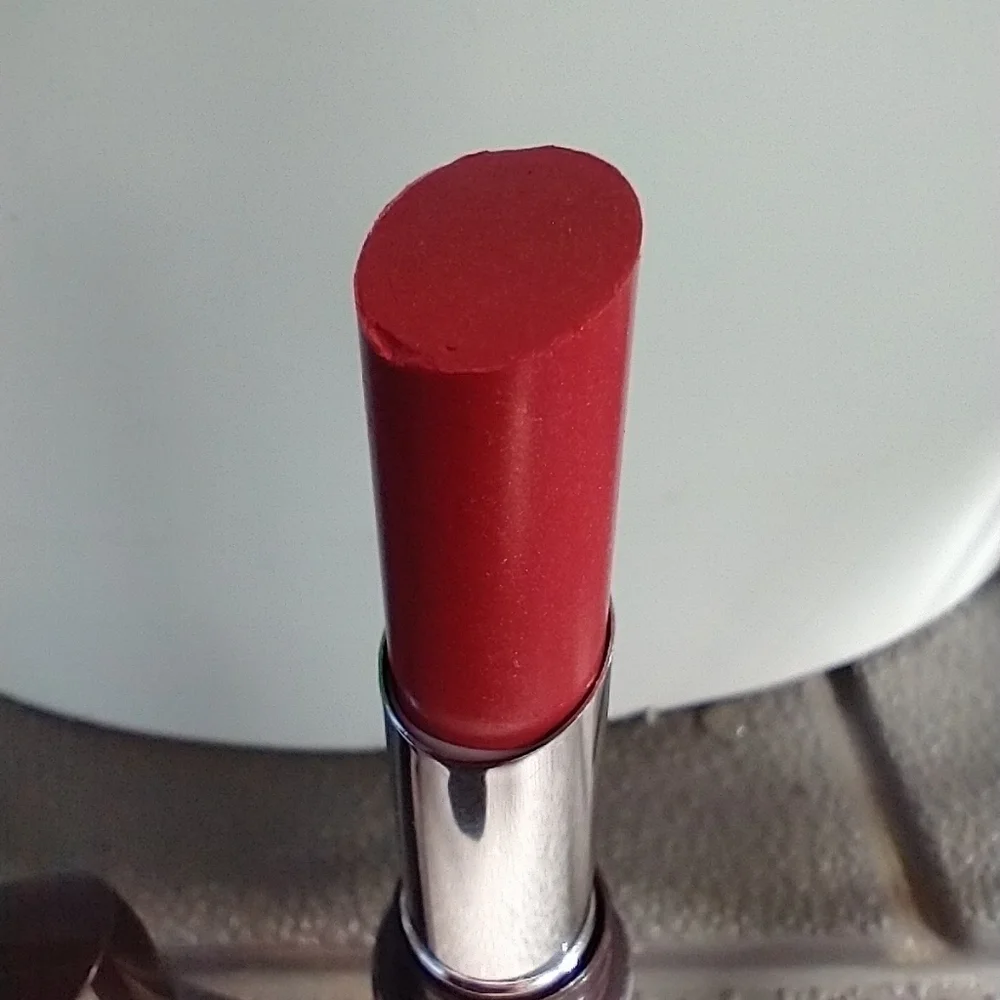 Volume xl seduction plumping lip color 180 berry d
